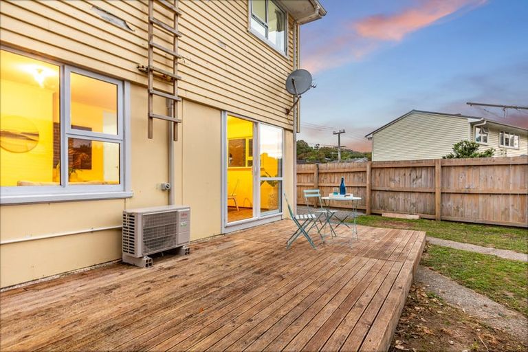 Photo of property in 25 Bell Street, Tawa, Wellington, 5028