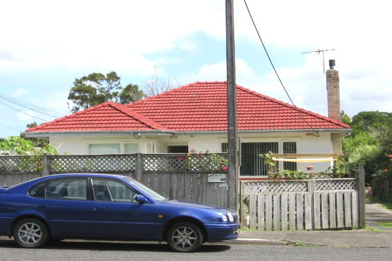 Photo of property in 1/14 Cresta Avenue, Beach Haven, Auckland, 0626
