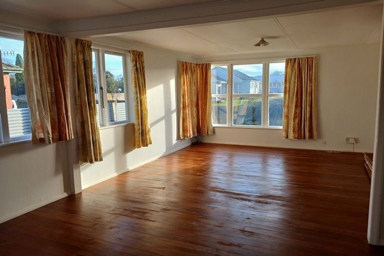 Photo of property in 47 Crewe Crescent, Hokowhitu, Palmerston North, 4410