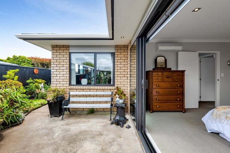 Photo of property in 1/276 Mangorei Road, Merrilands, New Plymouth, 4312