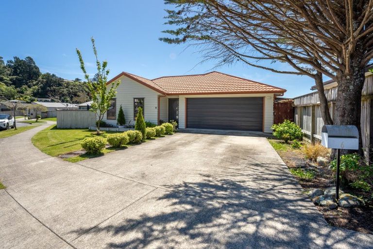 Photo of property in 6 Poppy Watts Grove, Stokes Valley, Lower Hutt, 5019