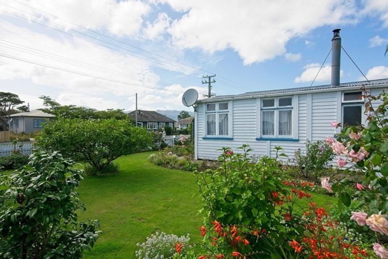 Photo of property in 22 Russell Street, Westport, 7825