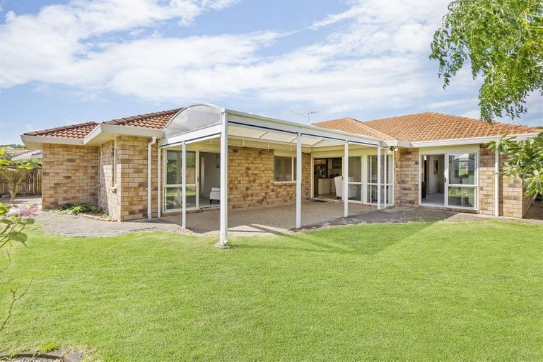 Photo of property in 5 Brosna Place, East Tamaki, Auckland, 2016