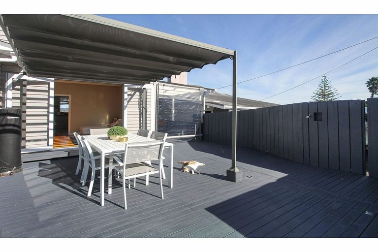 Photo of property in 103 Royal Road, Massey, Auckland, 0614