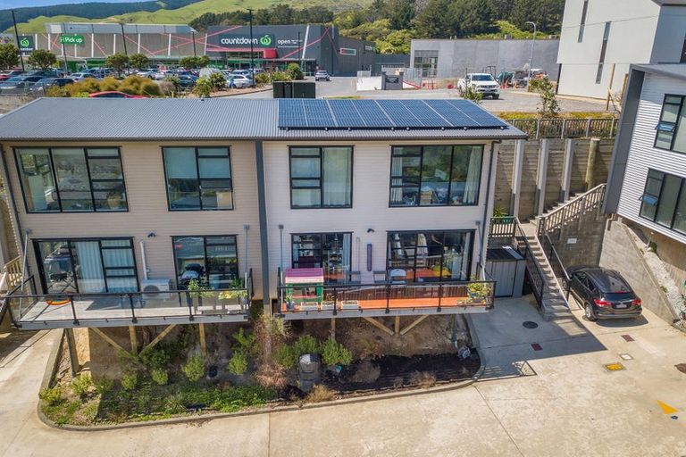 Photo of property in 7 Ara Patukawenga, Tawa, Wellington, 5028