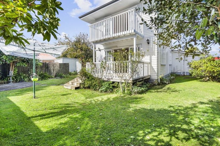 Photo of property in 14 Queen Street, Cambridge, 3434