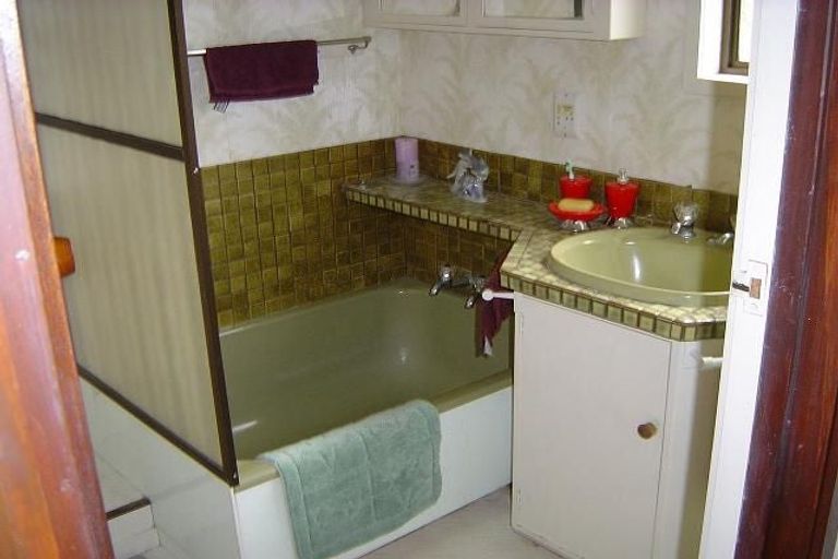 Photo of property in 11b Kiwi Esplanade, Mangere Bridge, Auckland, 2022