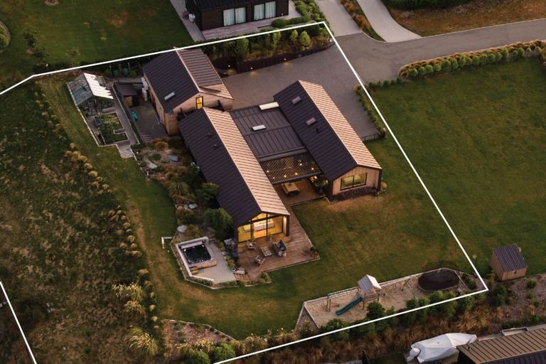 Photo of property in 6 Stockyard Lane, Jacks Point, Queenstown, 9371