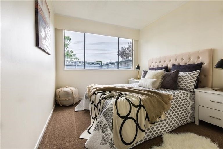 Photo of property in 2/200 Chivalry Road, Glenfield, Auckland, 0629