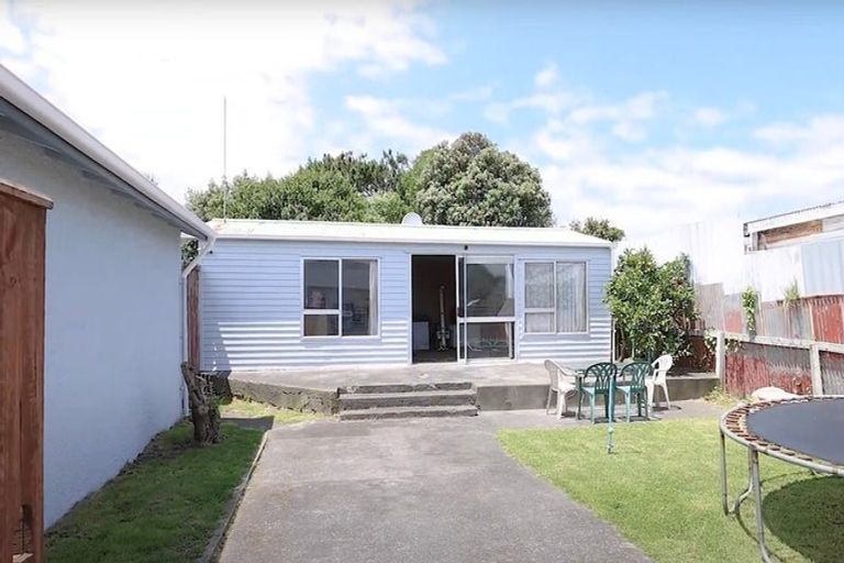 Photo of property in 8 Taupata Street, Castlecliff, Whanganui, 4501