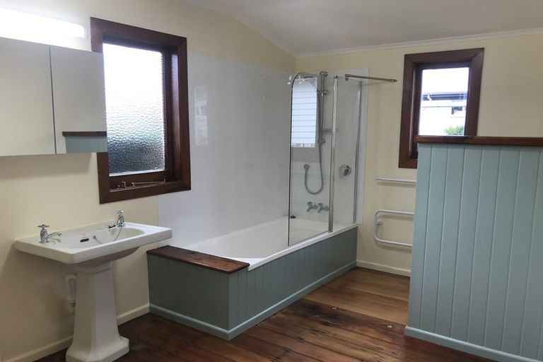 Photo of property in 11 Hanlon Crescent, Narrow Neck, Auckland, 0624