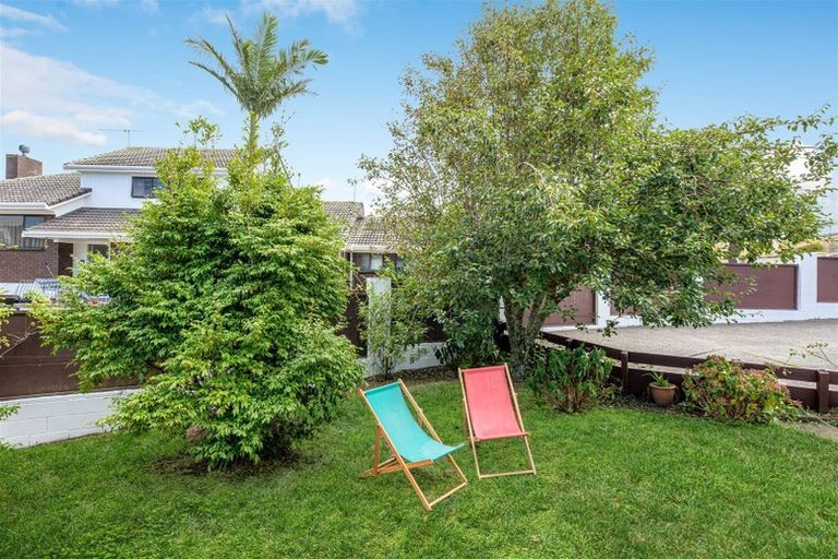 Photo of property in 1/246 Great North Road, Henderson, Auckland, 0612