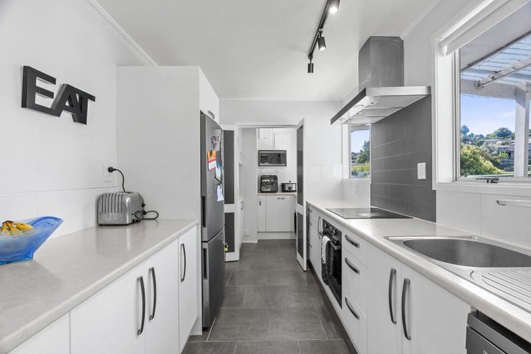 Photo of property in 42 Resolution Road, Welcome Bay, Tauranga, 3112