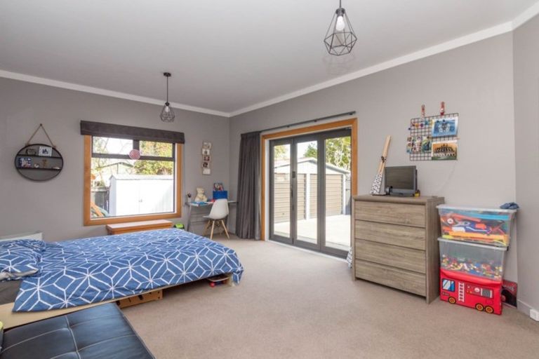Photo of property in 12 Napier Road, Terrace End, Palmerston North, 4410
