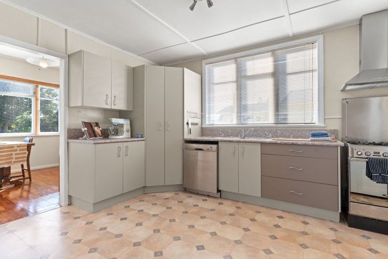 Photo of property in 26 Richmond Road, Carterton, 5713