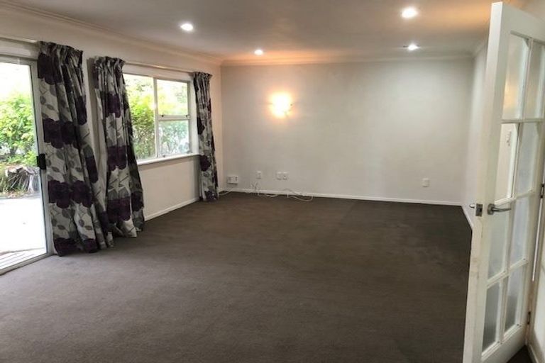 Photo of property in 31 Awaroa Road, Sunnyvale, Auckland, 0612