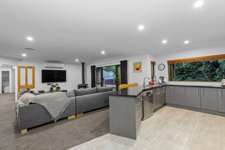 Photo of property in 6 Sylvan Way, Silverstream, Upper Hutt, 5019