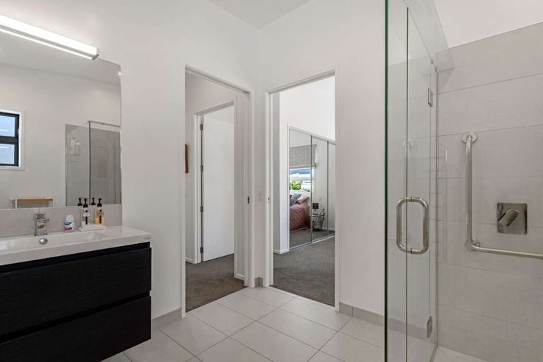 Photo of property in 16 Vanita Drive, Whitianga, 3510