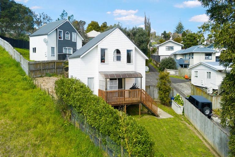 Photo of property in 19 Lilburn Crescent, Massey, Auckland, 0614