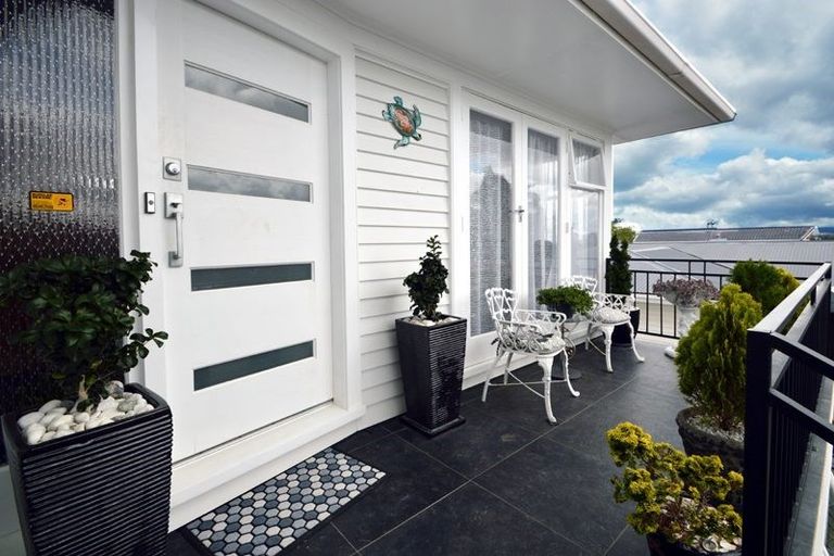 Photo of property in 42 Lynbrooke Avenue, Blockhouse Bay, Auckland, 0600
