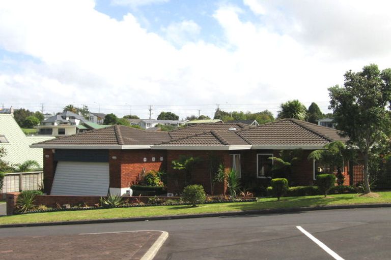 Photo of property in 6 Bass Street, West Harbour, Auckland, 0618