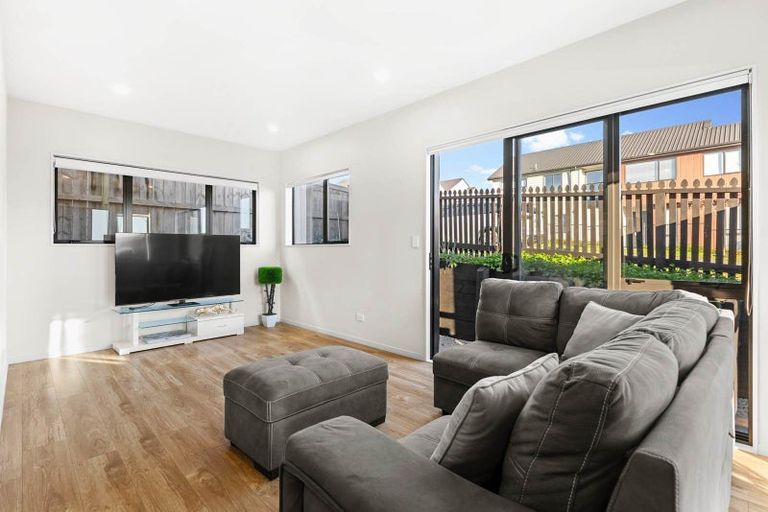 Photo of property in 16b Goodfellow Lane, Flat Bush, Auckland, 2019