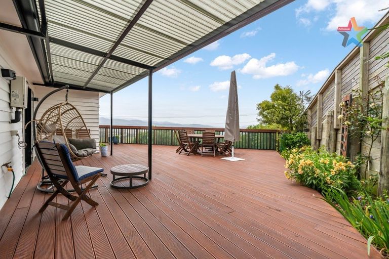 Photo of property in 6 Poto Road, Normandale, Lower Hutt, 5010