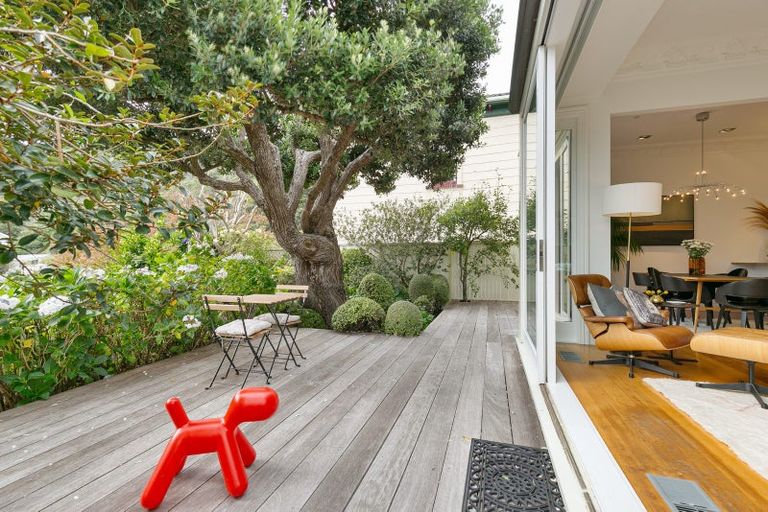 Photo of property in 117 Pirie Street, Mount Victoria, Wellington, 6011