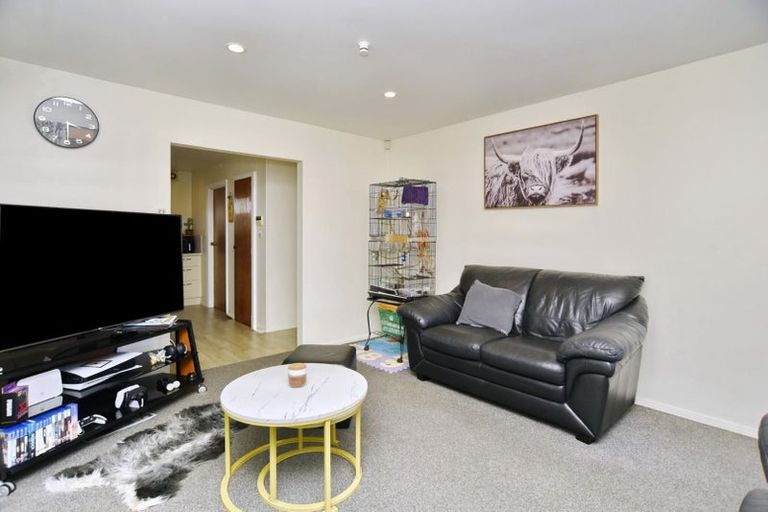 Photo of property in 2/122a Hay Street, Bromley, Christchurch, 8062