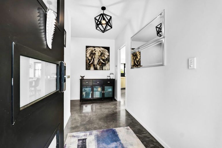 Photo of property in 4 Cessna Lane, Glen Avon, New Plymouth, 4312