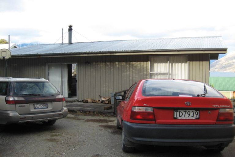 Photo of property in 20 Evergreen Place, Sunshine Bay, Queenstown, 9300