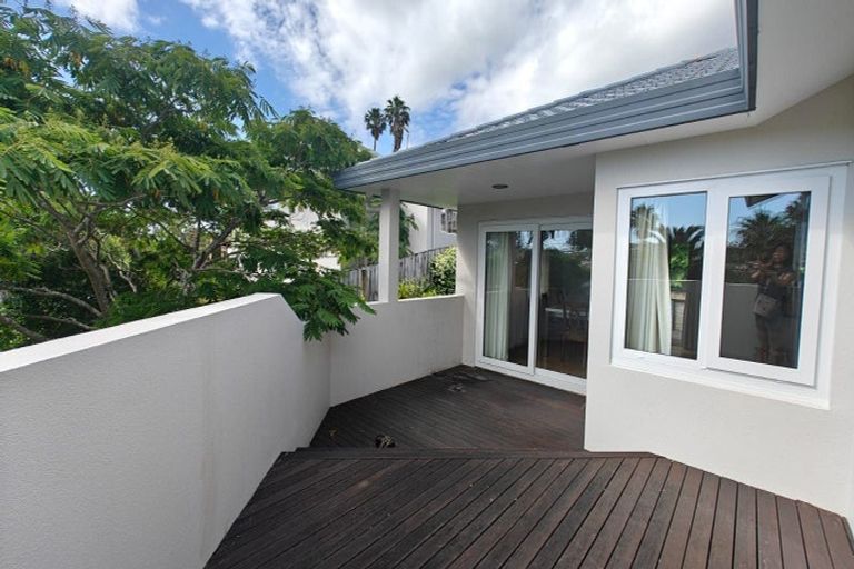 Photo of property in 31 Mandeville Place, Unsworth Heights, Auckland, 0632