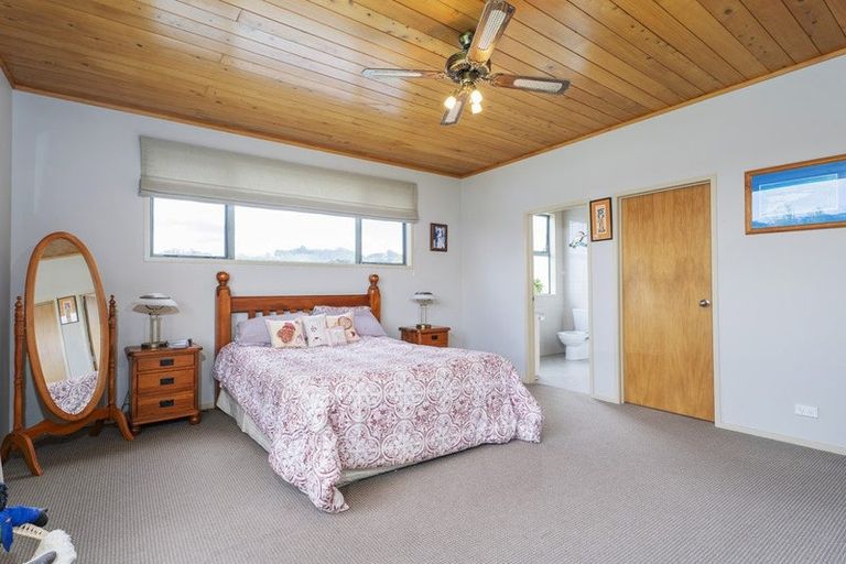 Photo of property in 16 Endeavour Place, Cooks Beach, Whitianga, 3591