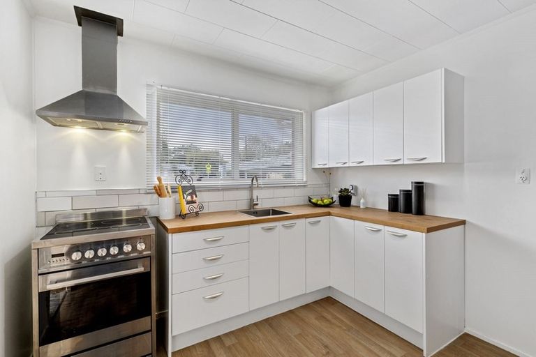 Photo of property in 2 Border Road, Henderson, Auckland, 0612