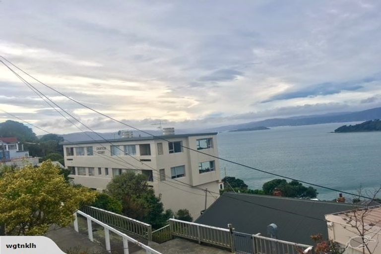 Photo of property in Grafon Court Flats, 2/53 Grafton Road, Roseneath, Wellington, 6011