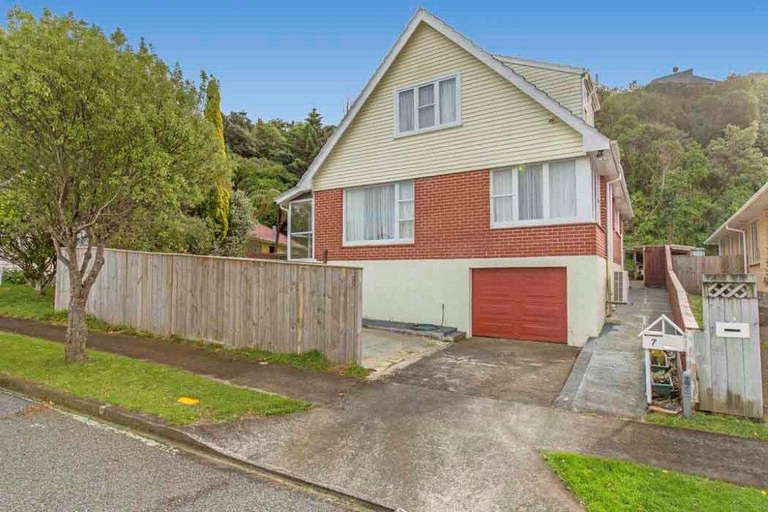 Photo of property in 7 Magnolia Grove, Maungaraki, Lower Hutt, 5010