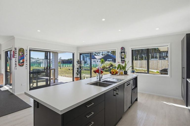 Photo of property in 21 Mowhia Grove, Waitarere, Levin, 5510