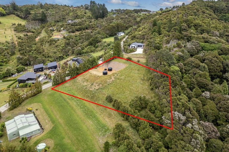 Photo of property in 35 Spikes Way, Whitianga, 3510