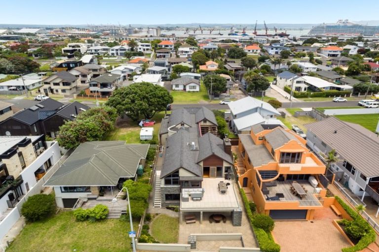 Photo of property in 85 Marine Parade, Mount Maunganui, 3116