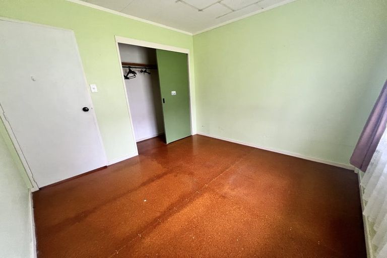 Photo of property in 81 Trias Road, Totara Vale, Auckland, 0629