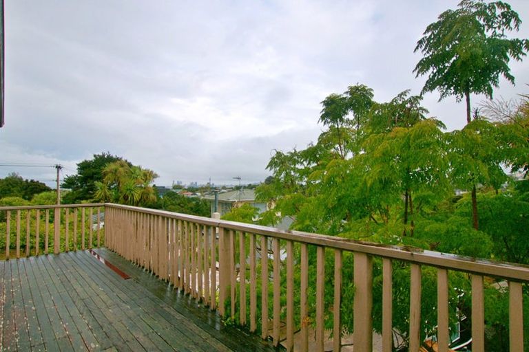 Photo of property in 2/23 Tui Glen Road, Birkenhead, Auckland, 0626