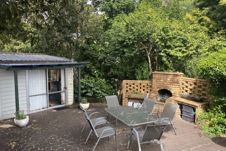 Photo of property in 44 Easton Park Parade, Glenfield, Auckland, 0629