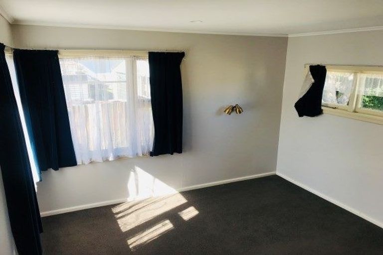 Photo of property in 4 Gladson Avenue, Sockburn, Christchurch, 8042