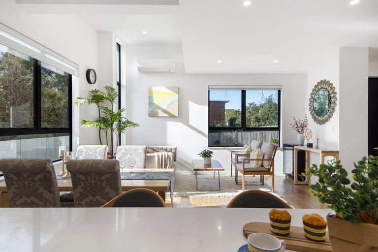 Photo of property in 61b Knights Road, Rothesay Bay, Auckland, 0630