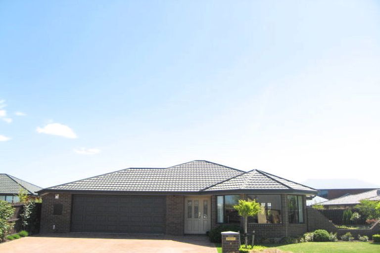 Photo of property in 4 Vaughan Way, Redwood, Christchurch, 8051