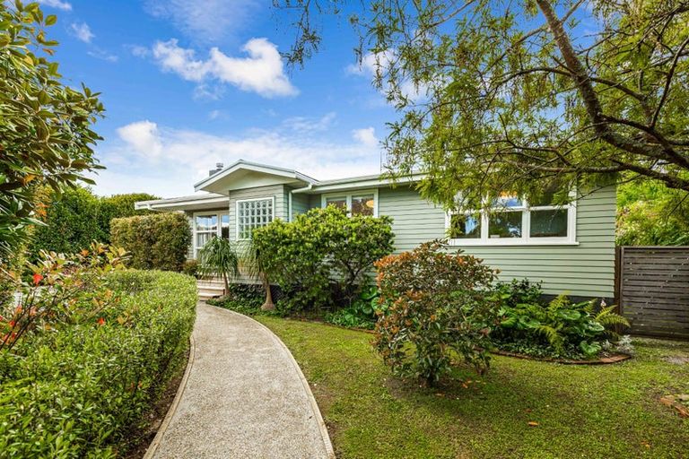 Photo of property in 55 Graham Avenue, Te Atatu Peninsula, Auckland, 0610