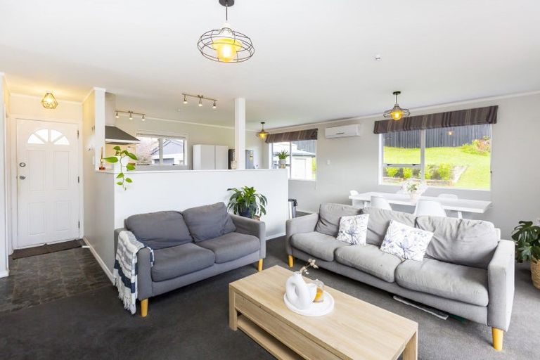 Photo of property in 63 Norana Road, Timberlea, Upper Hutt, 5018