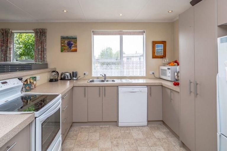 Photo of property in 5 Baillie Crescent, Carterton, 5713