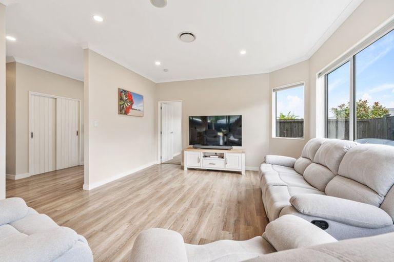 Photo of property in 4 Lewis Younie Road, Kumeu, 0810