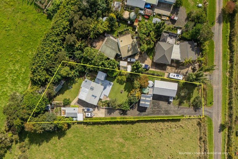 Photo of property in 17 Cemetery Road, Kuaotunu, Whitianga, 3592